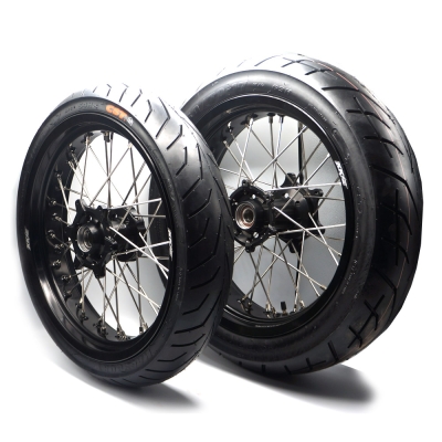 KKE Supermoto Radsatz für KTM 03-, HSQ 14-, GG 21-, Stark Varg 17x3.5/17x4.5 Schwarz mit CST Magsport Reifen